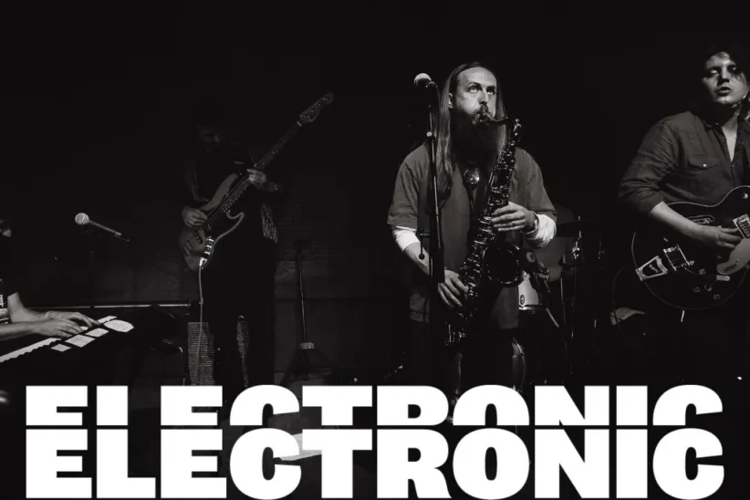 Late Late Electronic with Blue Earth Sound